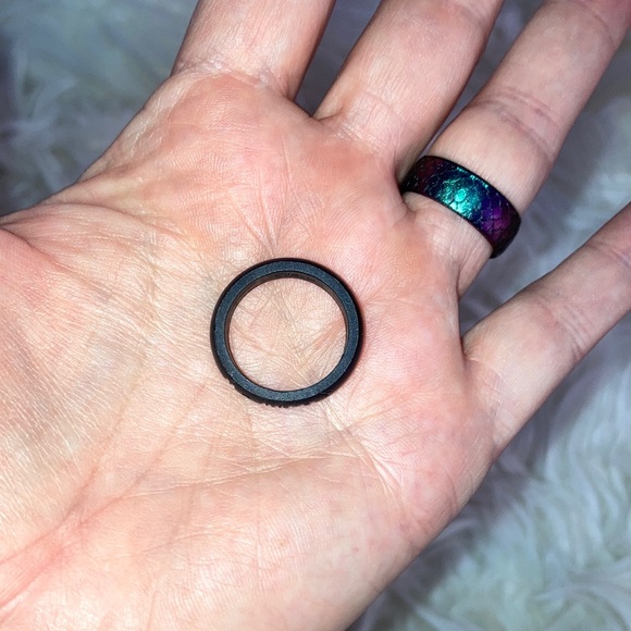 QALO GO ARMY Ladies Silicone Wedding Band Ring 8 (snug) - Picture 4 of 7